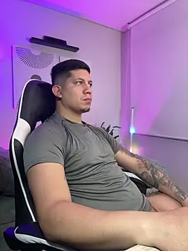 _robertobaggioo Show in webcam