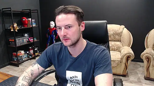 Show modela MihasikD na web-kameri