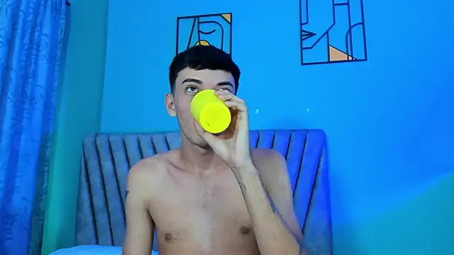 Maikol_Ortiz: онлайн-секс-чат