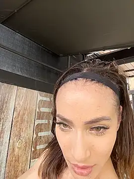 Pokazy przed kamerką – SweetieSinXXX