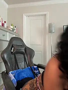 Pokazy przed kamerką – butterflybootyy