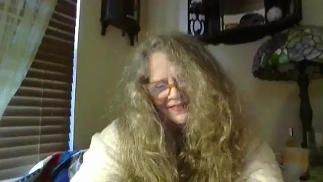 DestineeLoverGirl: вебкам-шоу