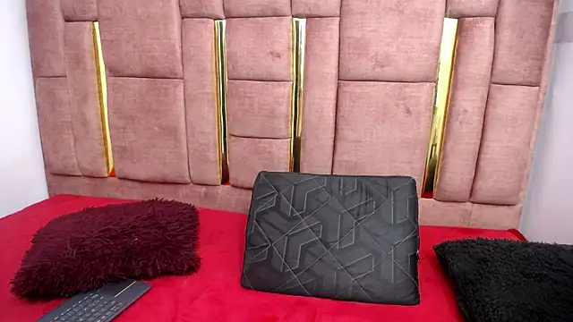 CHLOESHOW's Live XXX Chat