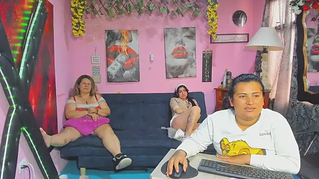 lesbiancuple 现场XXX聊天