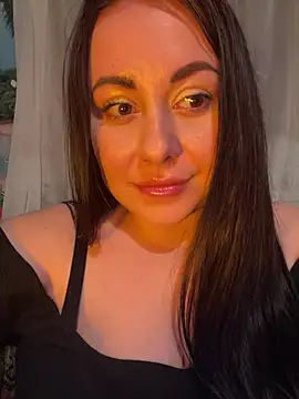 DaisyStreet live XXX chat