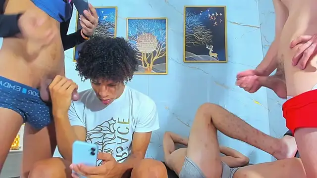 Spicy_guys: διαδικτυακό σόου στην κάμερα