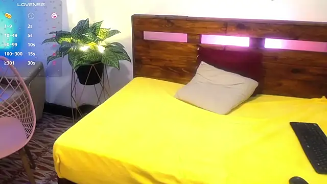 Yeseniaa25_ Chat XXX in diretta