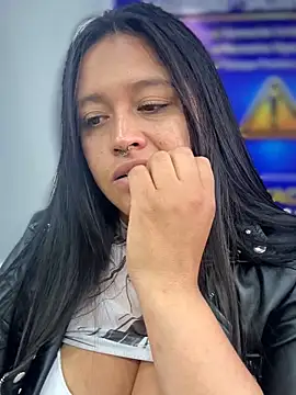 -Mia1 Adlı Modelin Canlı XXX Sohbeti