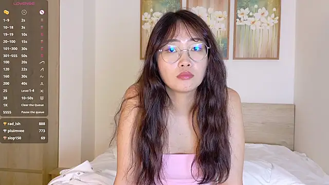 pinkyblooom élő XXX-chatje