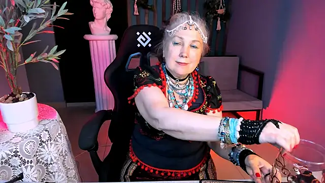 LilaMaharani: онлайн-секс-чат