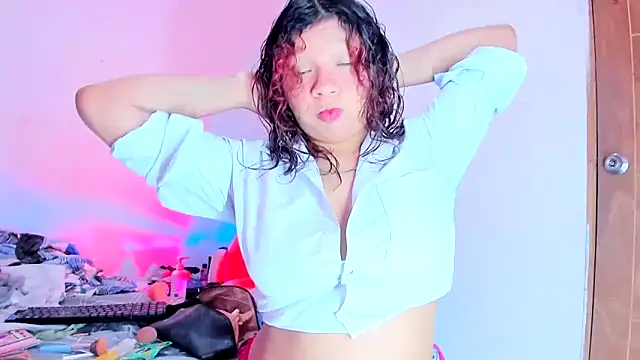 Chat XXX en directo de Emily_Coper18