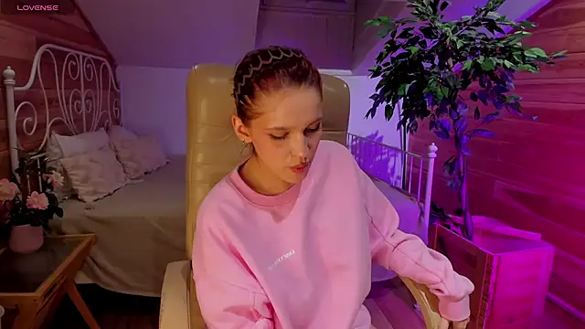 AdalynGlows' Live XXX Chat