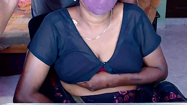 HotGulabi Adlı Modelin Canlı XXX Sohbeti