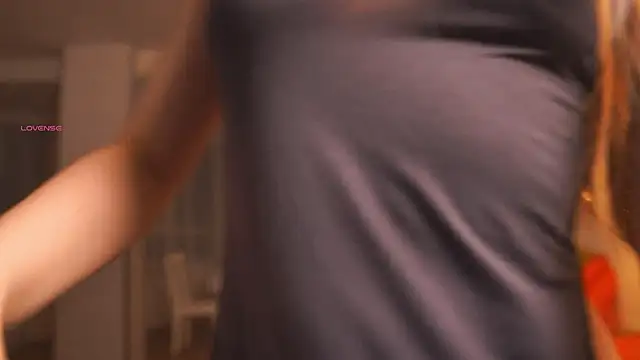 SharaNewbern's Live XXX Chat