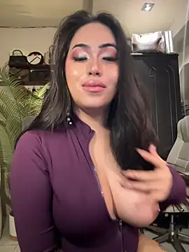 BigDominaMia – webcam-show