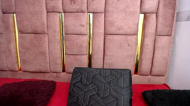 CHLOESHOW's Live XXX Chat