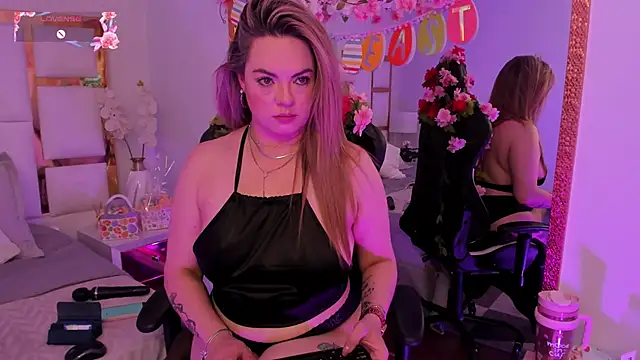 AvaMiia's Live XXX Chat