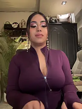 Вебкам-шоу BigDominaMia