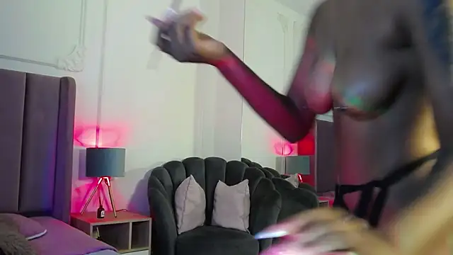 LiaTrainor's Live XXX Chat