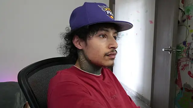 Онлайн чат XXX trieone