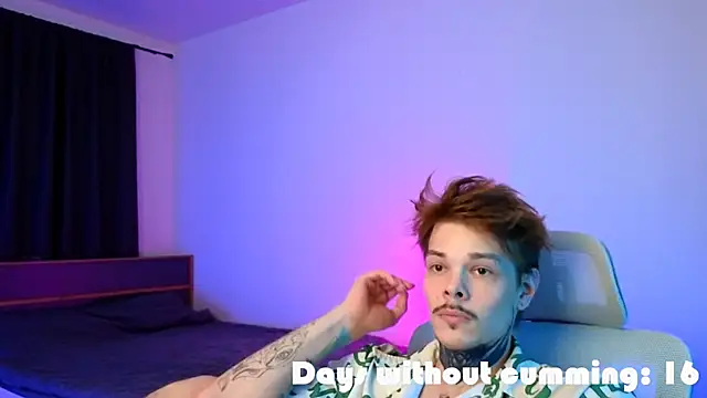 DENIS_HERE: διαδικτυακό σόου στην κάμερα