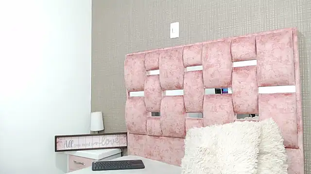 Chat XXX en directo de NahomyHawk