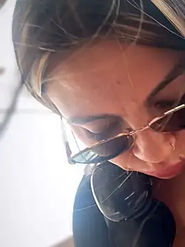 Chat XXX en directo de LIZ-06_