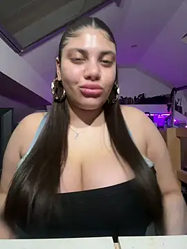 Chat XXX en directo de MinaKhalina