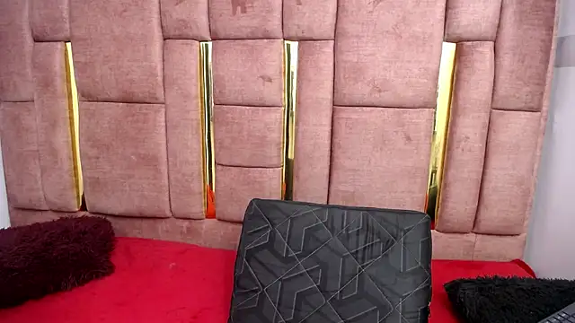 Chatroom XXX en direct de CHLOESHOW