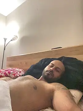 islandvybee55 Show in webcam