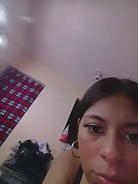 Chat +18 de Konnyydesire ao vivo