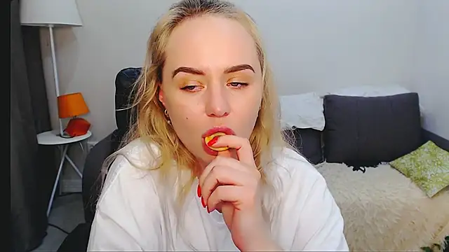 Chat +18 de LiluMoon__ ao vivo