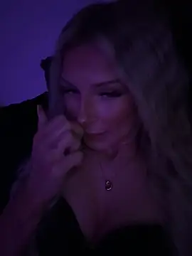 blondeeee Live XXX-Chat