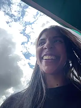 VioletaHills_ Adlı Modelin Canlı XXX Sohbeti