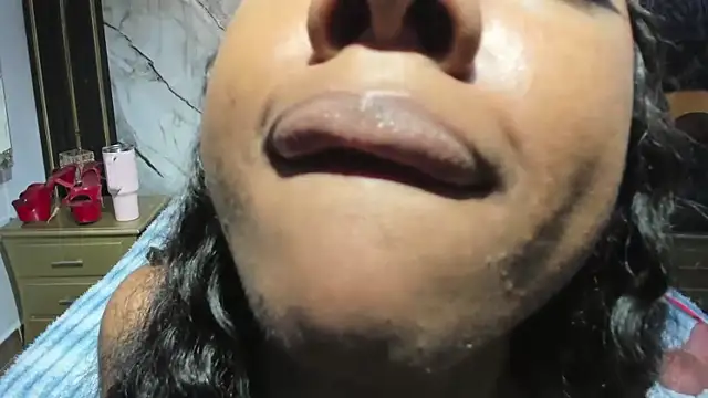 Chat +18 de Niyirey1 ao vivo