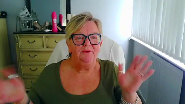 BridgetBlueEyesのライブXXXチャット