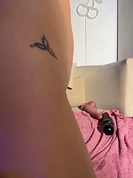 Pokazy przed kamerką – MiaFoxie_