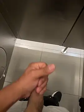 liam_bronw: διαδικτυακό σόου στην κάμερα