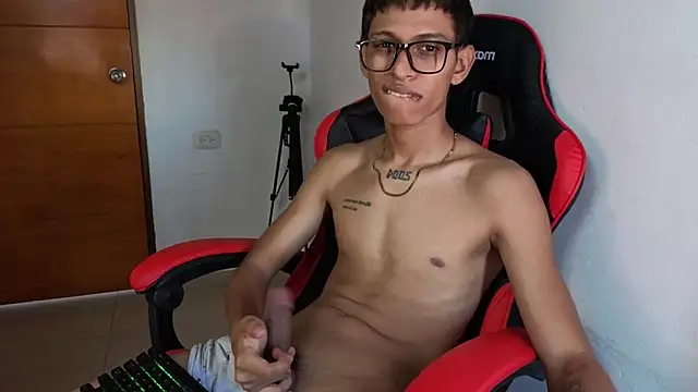 sung_yol: διαδικτυακό σόου στην κάμερα