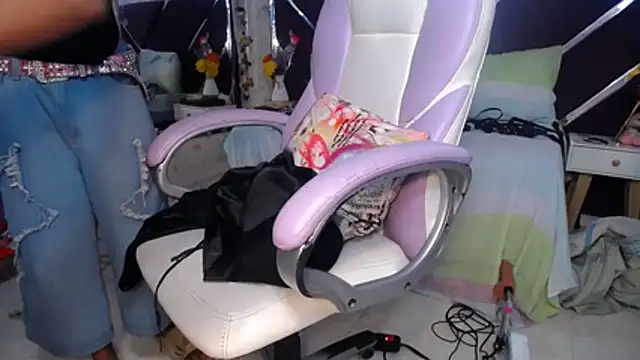 Santy_bigcock_01's Webcam Show