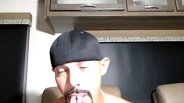 ThickD2C: διαδικτυακό σόου στην κάμερα