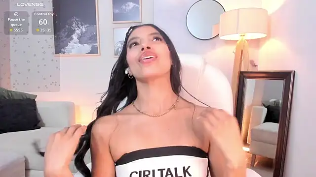 Chat +18 de Tiffany_Low ao vivo