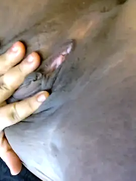 mini27mimi's Webcam Show