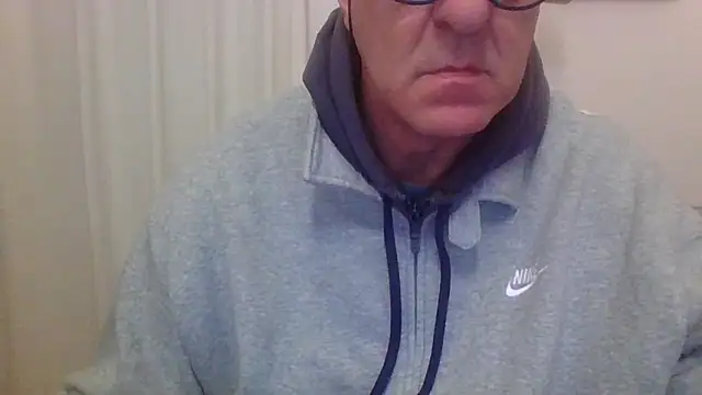 ANONIMO7735's Live XXX Chat