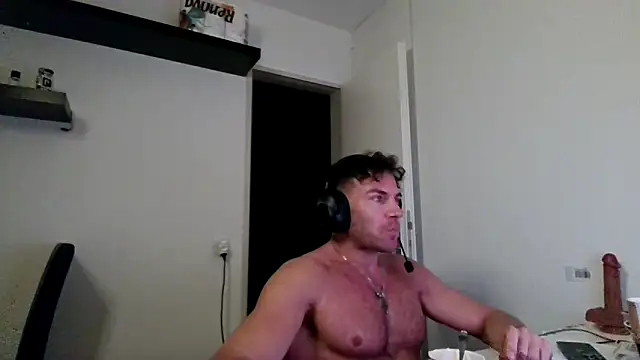 alpha-hunk 现场XXX聊天