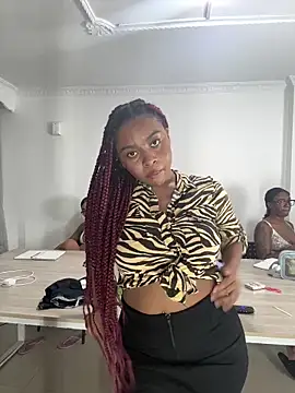 Kloe_rousse01's Webcam Show