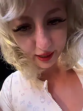 RonnieKiss Adlı Modelin Canlı XXX Sohbeti