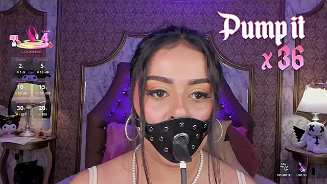 SoffiQueen webcam show