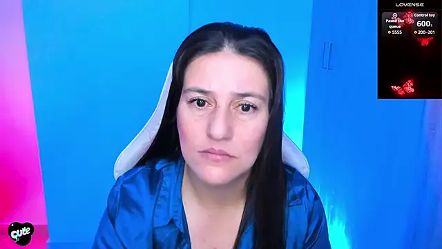 แชท XXX สดของ Saskyaa