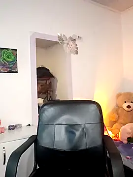 Alaska_colors7's Live XXX Chat